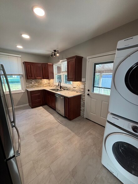 Primary Photo - 290 N Cornwall Rd