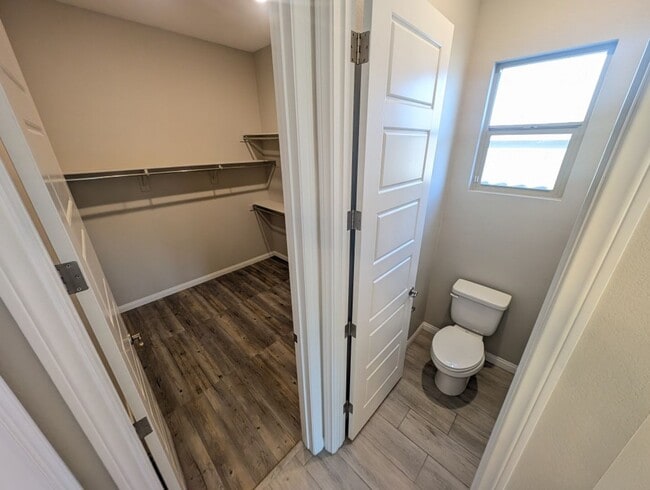 Building Photo - 11531 Great Bahama Way