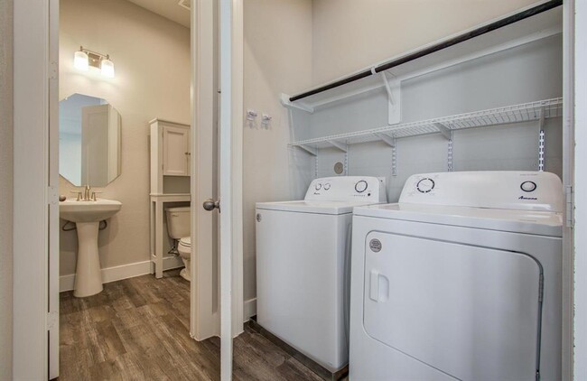 Building Photo - 1741 Cove Cres Ct