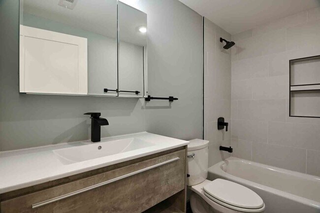 Building Photo - 2641 4th St NE