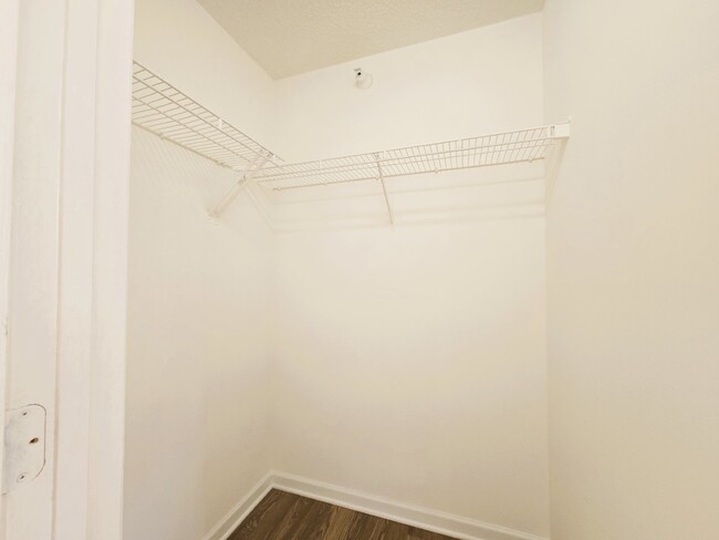 Building Photo - "Spacious 1391 Sq Ft Condo in Raleigh's Pr...