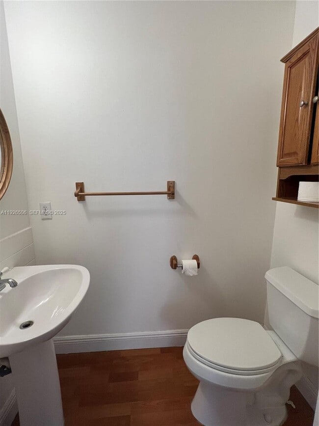 Building Photo - 11383 Lakeview Dr