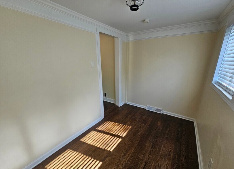 Building Photo - 276 Frasier St SE