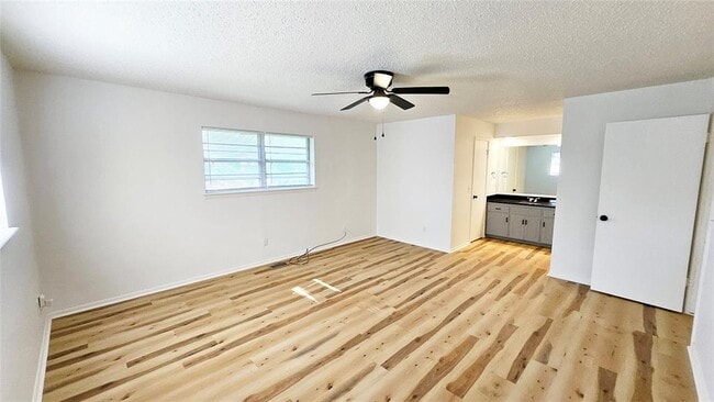 Building Photo - 1416 NW 105th Terrace