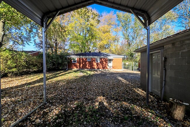 Building Photo - 3 bedroom 1 bath in Valley Station!