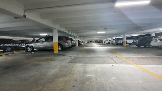 Building Photo - 17021 N Bay Rd