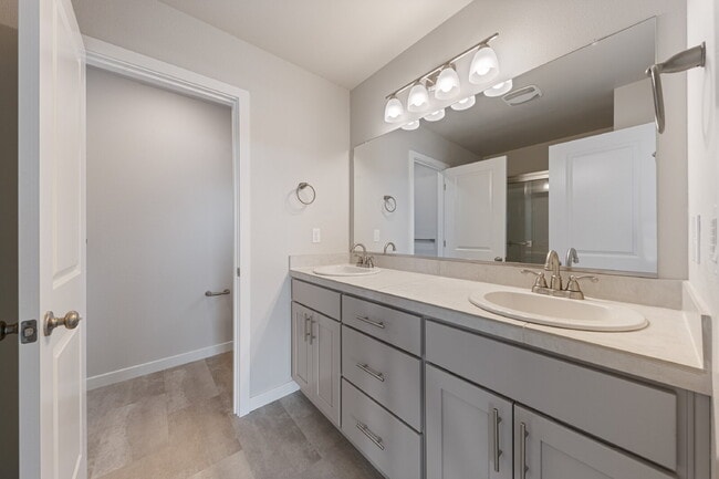 Building Photo - Newly Constructed 3 bedroom, 2.5 Bathroom home with luxury finishes!