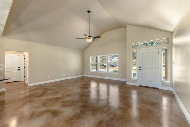 Building Photo - 123 Kikipua