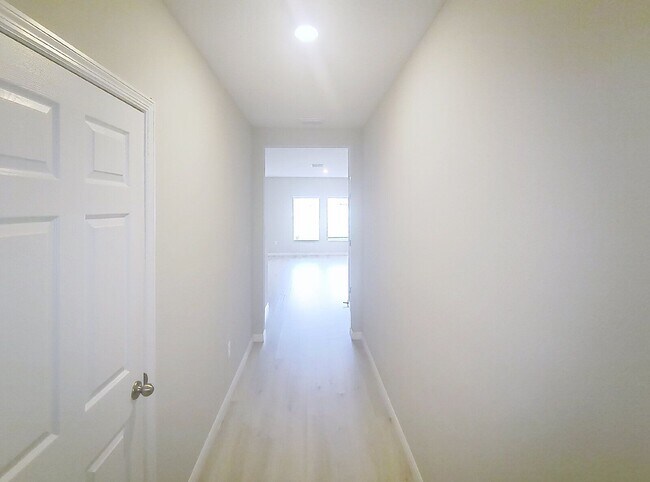 Building Photo - 12937 Camarillo Pl