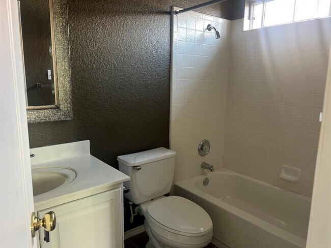 Building Photo - 1318 Willow Bluff Dr