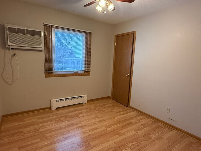 Building Photo - Reilly duplex