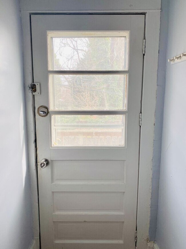 Building Photo - 119 N Robinson St