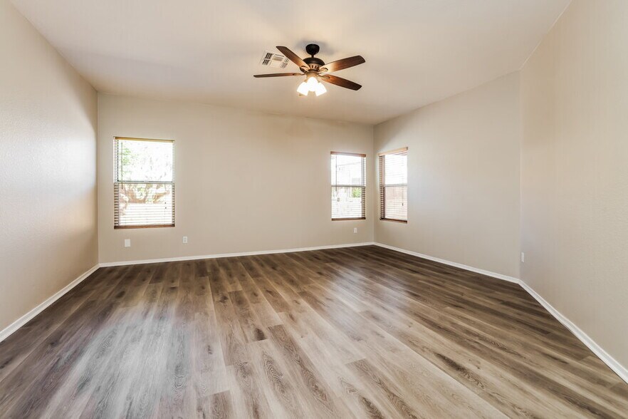 Building Photo - 10833 S Camino San Clemente