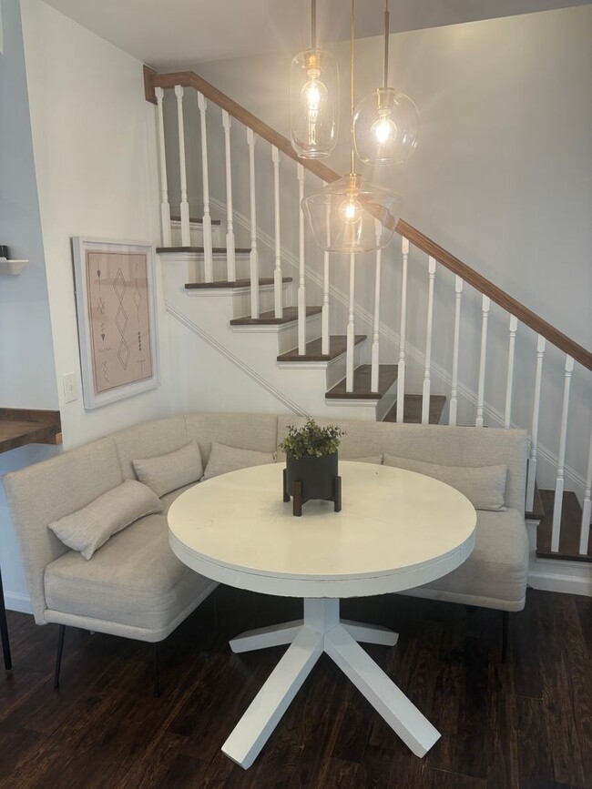 Building Photo - Partially Furnished Rental Walking Distance to Downtown Black Mountain!