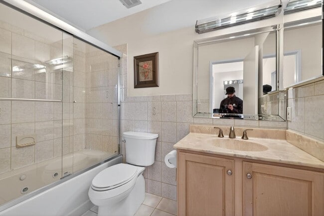Building Photo - 9404 Woodington Dr