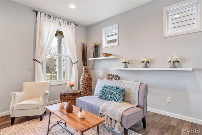 Building Photo - 5044 Arpent St