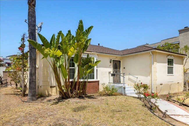 Building Photo - Corner lot home on a classic tree lined Beverly Hills street