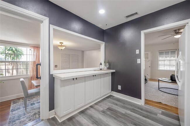 Building Photo - 1211 E Park Cir