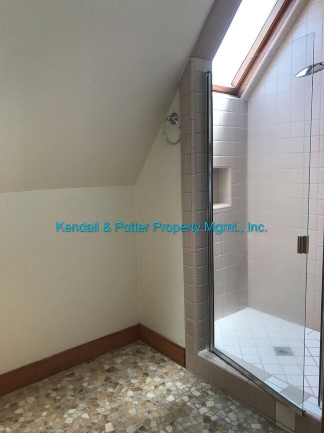 Building Photo - Unique Yacht Harbor 3bed/2bath Home with S...