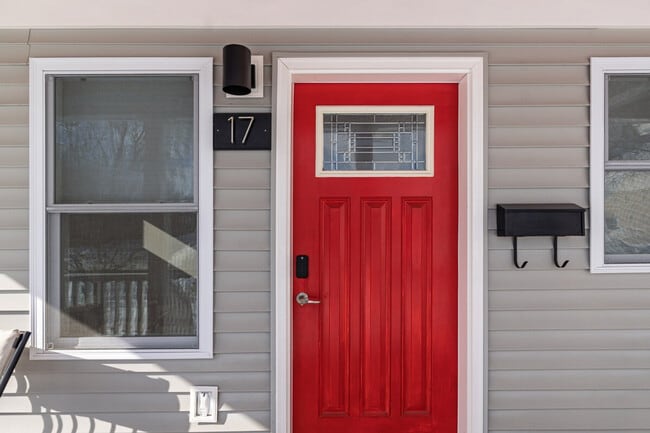 Building Photo - 99 W Circular St