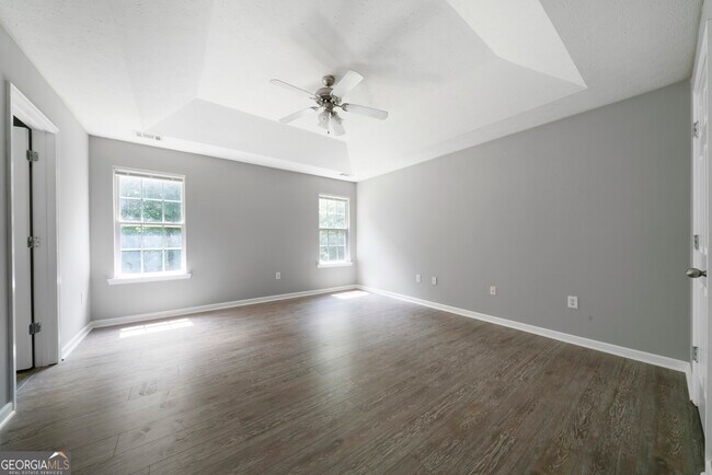 Building Photo - 761 Twin Oaks Ln