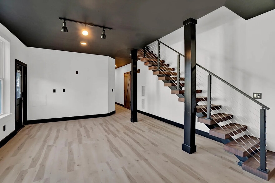 Building Photo - Room in House on Pursley St