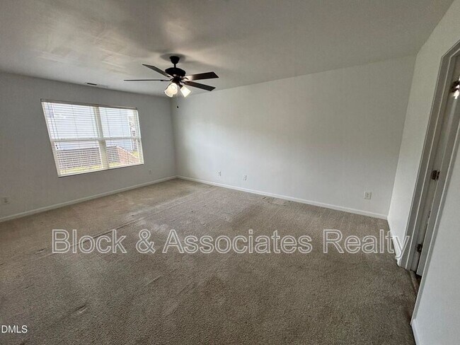 Building Photo - 101 Red Bird Dr