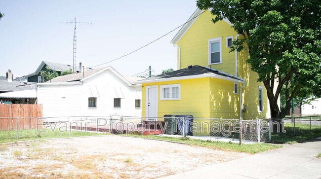 Building Photo - 305 Wyoming St