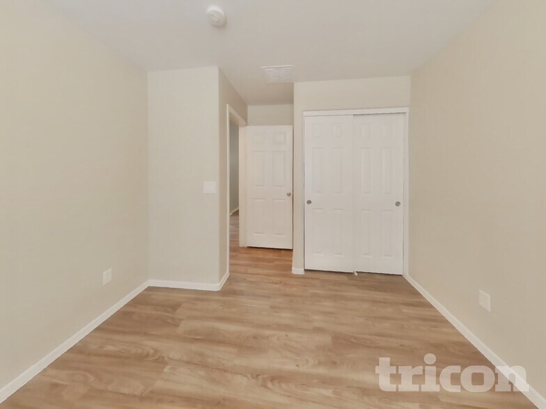 Building Photo - 1627 W Prospector Way