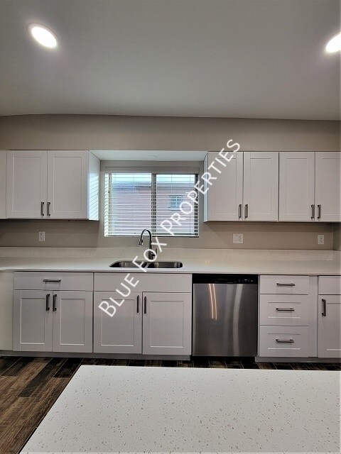 Building Photo - 1933 S Palma Pl
