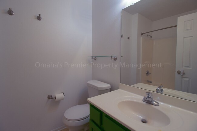 Building Photo - $1,022.50 Off Deposit! Pet Friendly, Spaci...