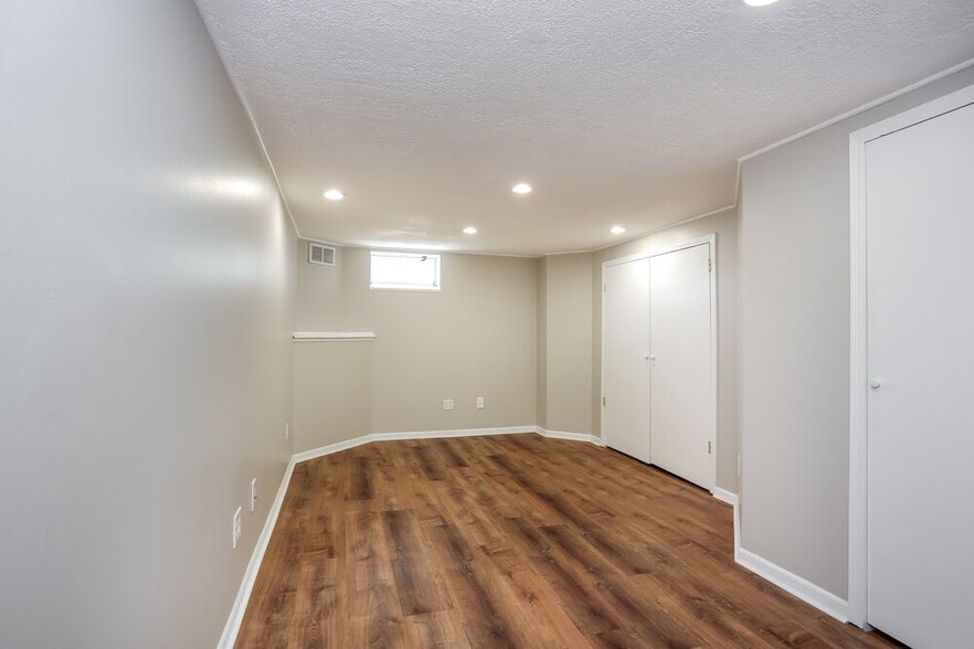 Building Photo - 121 Welshmore Dr