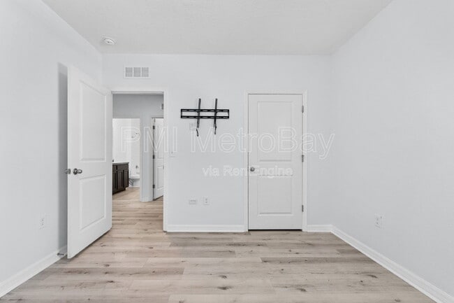 Building Photo - 105 Lacewing Pl