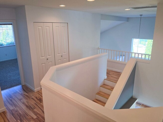 Building Photo - Gorgeous 4 Bedroom Lake Stevens Home in Cr...