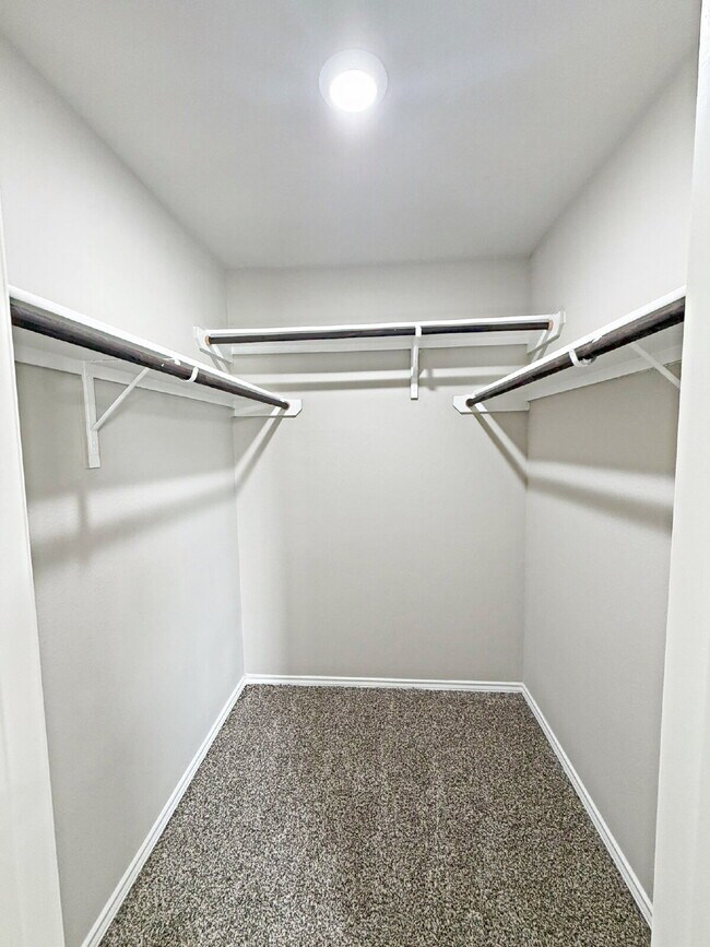 Building Photo - 127 Damon Dv