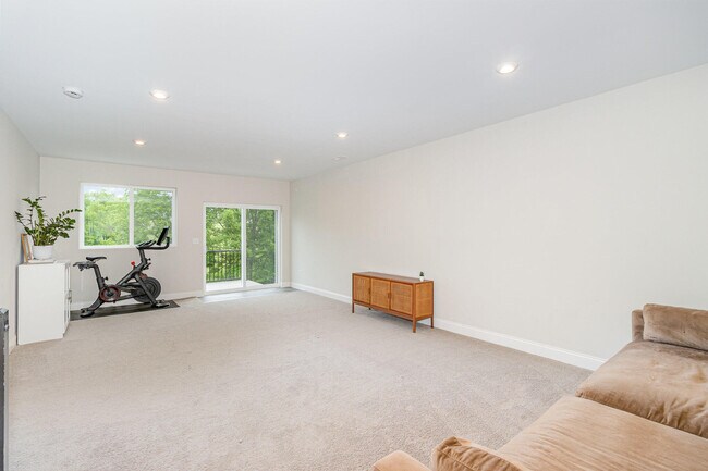 Building Photo - 15005 Prat Ct