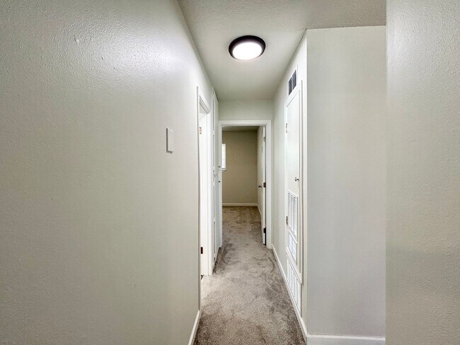 Building Photo - Freshly Updated 3 Bedroom Home with Garage, Fenced Yard & Covered Patio!
