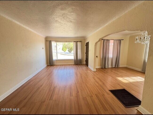 Building Photo - 1331 Cincinnati Ave