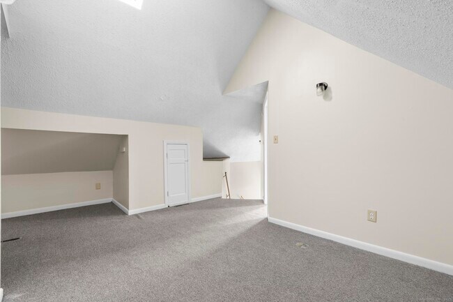 Building Photo - 45 Kossuth St