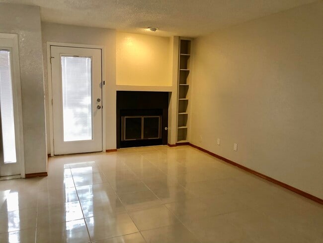 Building Photo - 730 Resler Dr