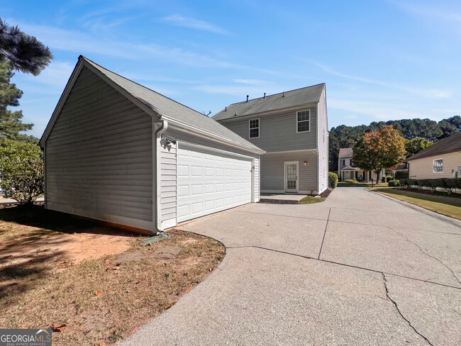 Building Photo - 2058 Greenhill Pass