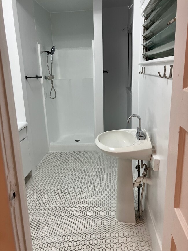 Building Photo - 622 N La Fayette Park Pl