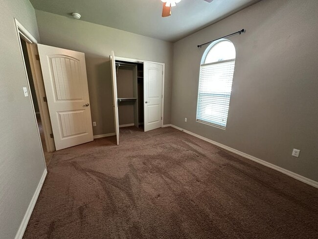 Building Photo - 3 Bed 2 Bath Home