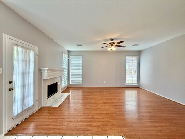 Building Photo - 4614 Forest Home Dr