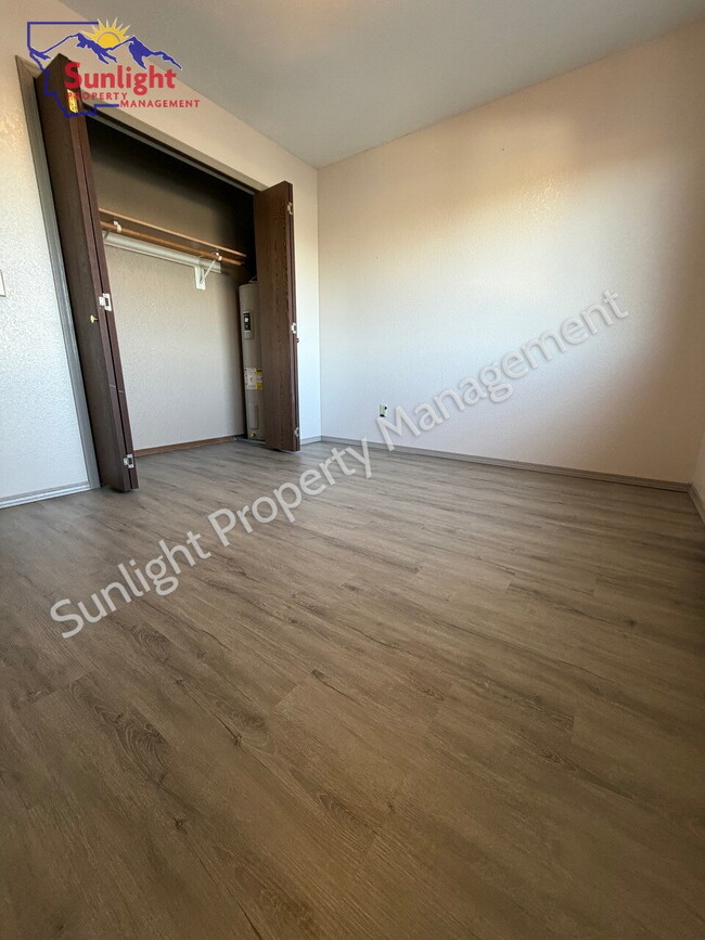 Building Photo - Updated 2-Bedroom Condo in the Heights – Garage, Balcony & Views