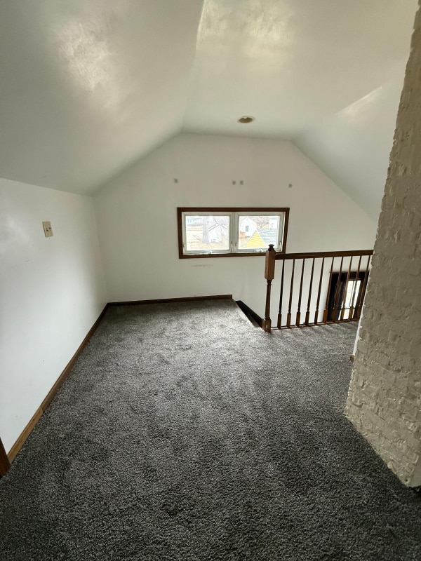 Building Photo - 846 Roscoe Ave