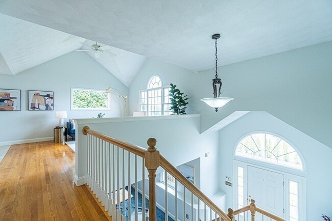 Building Photo - 32 Waltham St