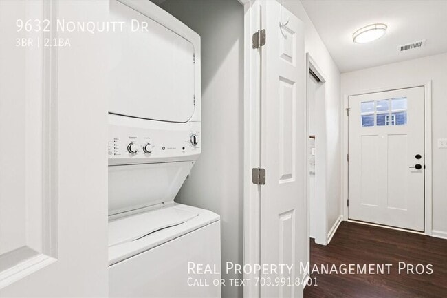 Building Photo - 9632 Nonquitt Dr