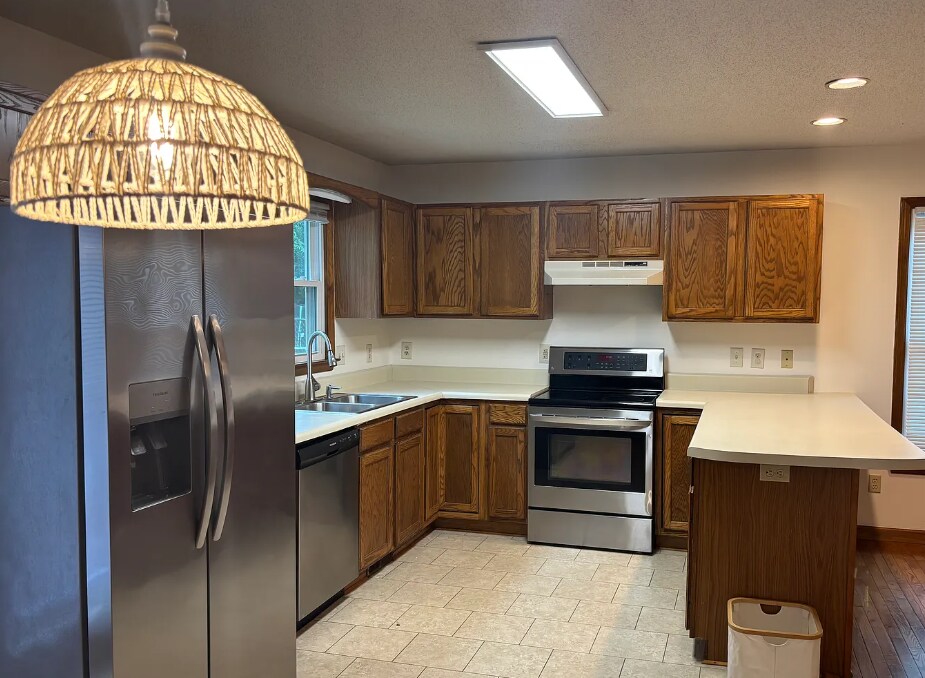 Building Photo - 709 Woodhaven Dr