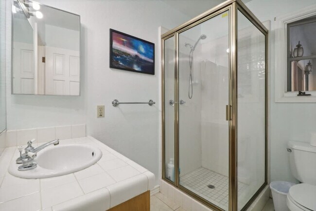 Building Photo - 2908 Lakemont Dr